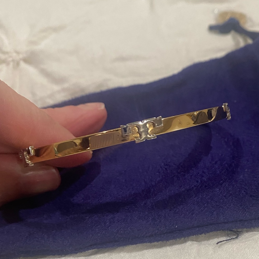 tory burch
Serif-T Stackable Metal Bracelet